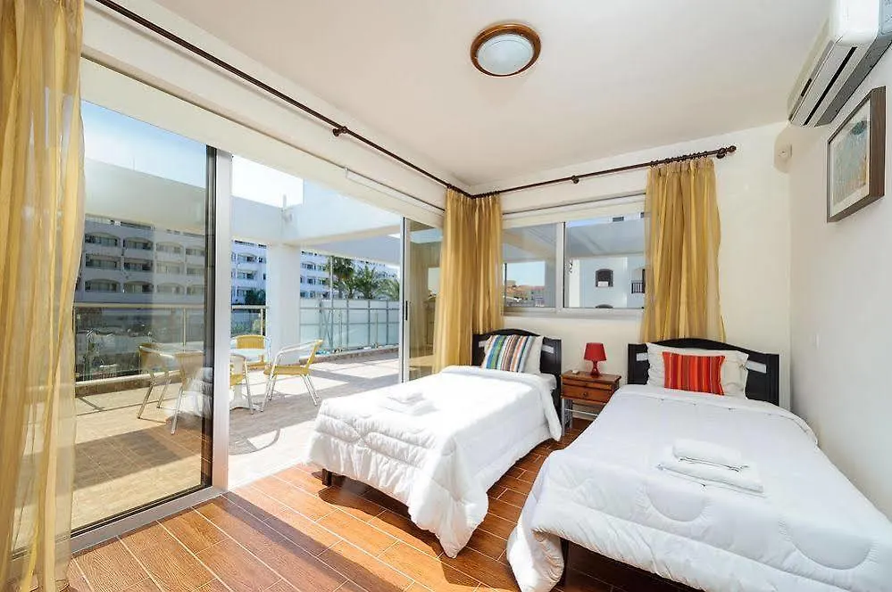 Seafront Protaras Luxury Resort מלון
