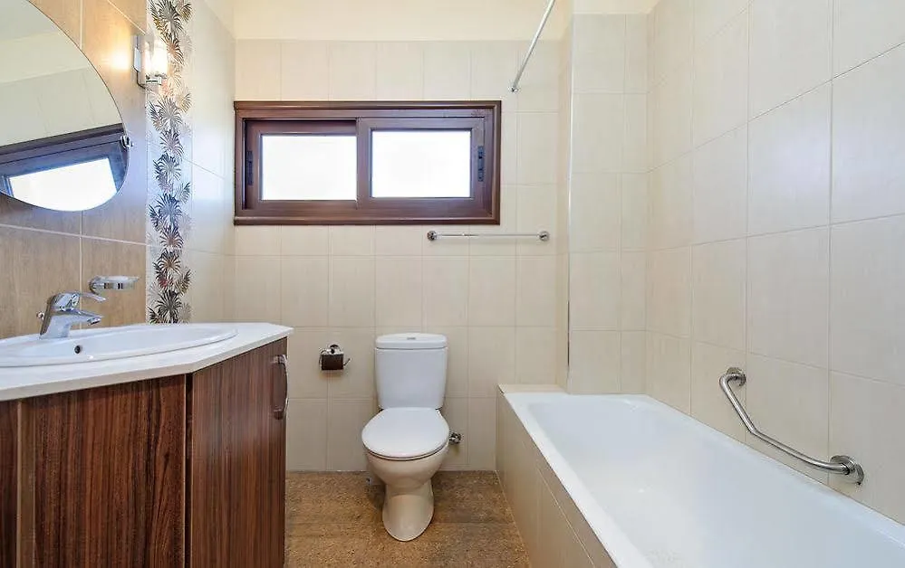 **** מלון Seafront Protaras Luxury Resort קפריסין