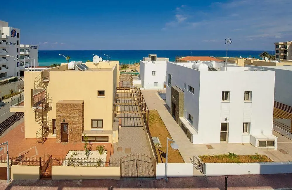 Seafront Protaras Luxury Resort מלון