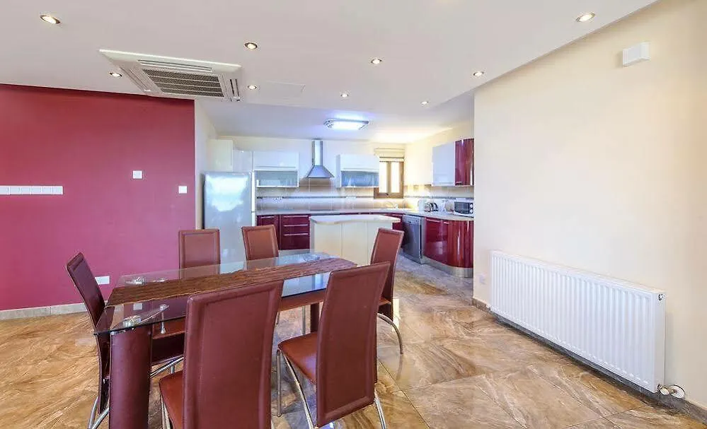 Seafront Protaras Luxury Resort מלון